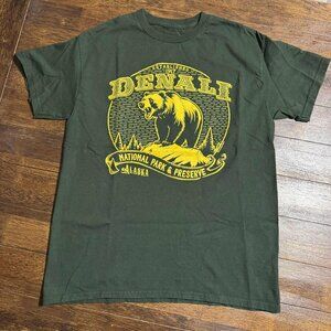 Alaska Denali National Park T-Shirt Size Medium Green Yellow Bear